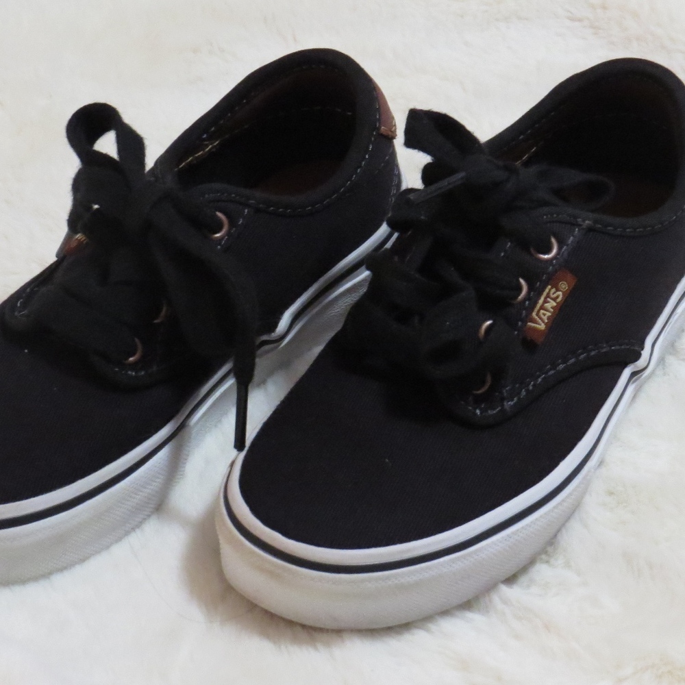 VANS  CLASSIC  SIZE 12 US  YOUTH